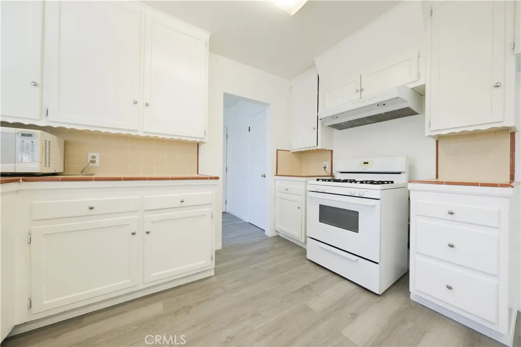 419 W Martinshire, Carson, California 90745 home-pic-6